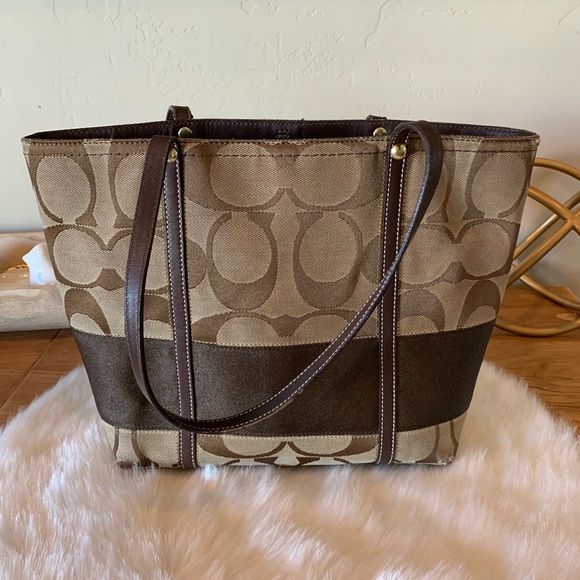 Coach Handbags - Vintage Coach bag